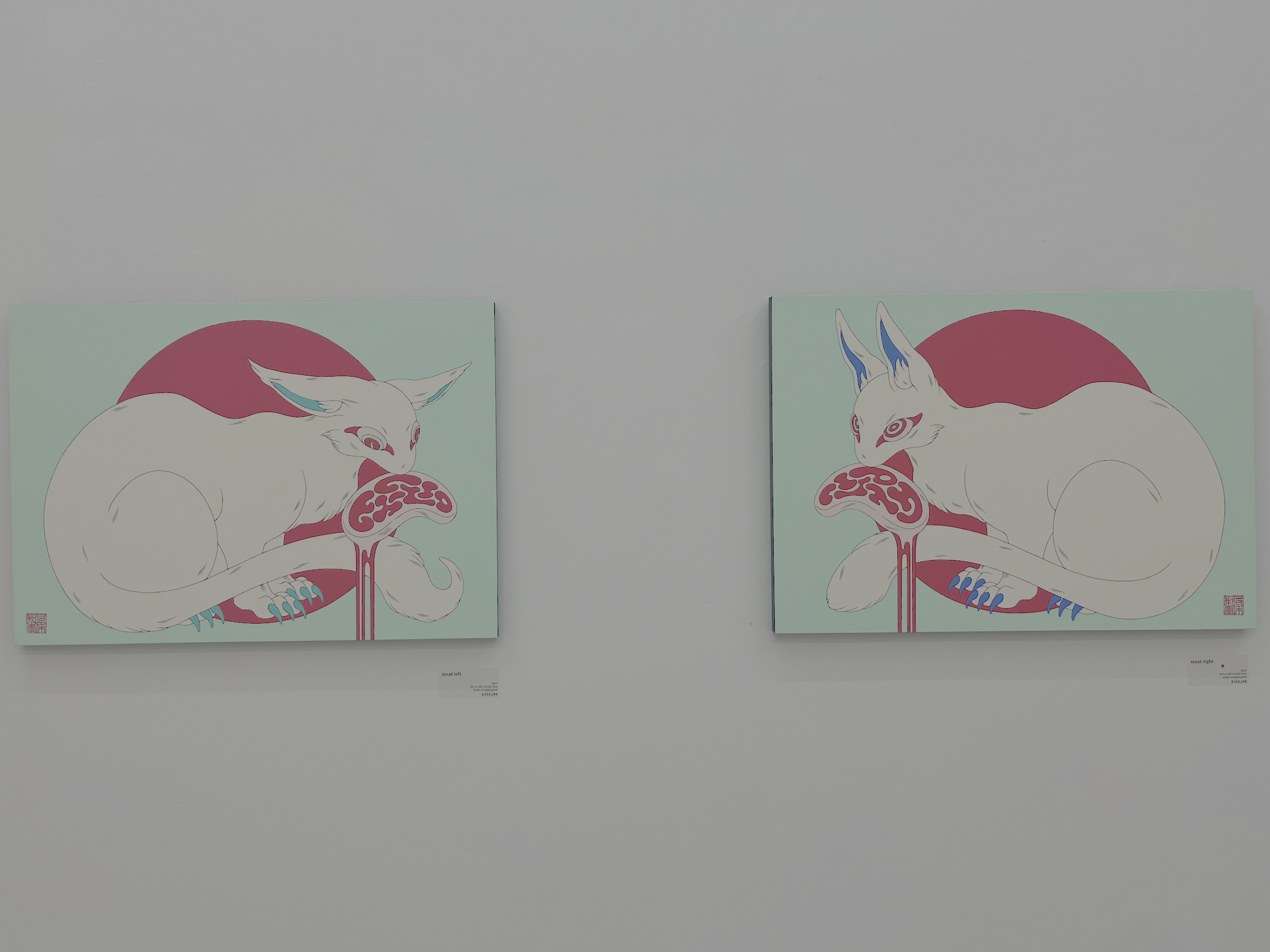 上床加奈さんの作品 左'meat left'、右'meat right'